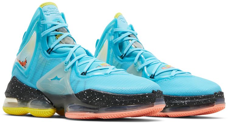 Nike LeBron 19 Christmas