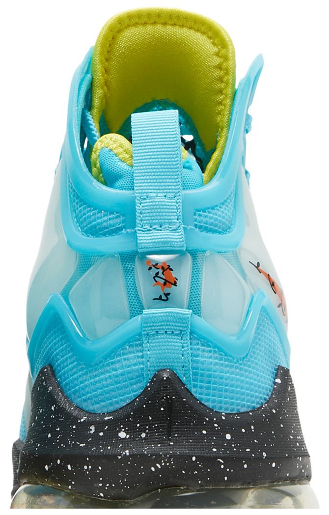 Nike LeBron 19 Christmas