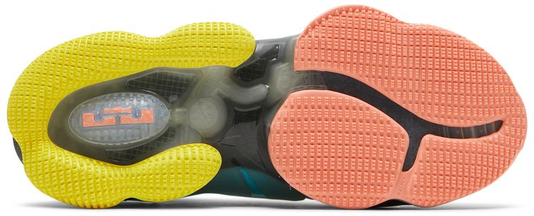 Nike LeBron 19 Christmas