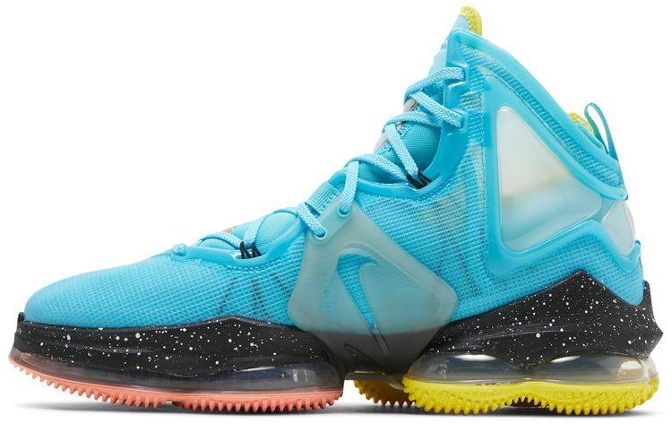 Nike LeBron 19 Christmas