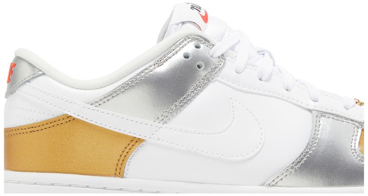 Nike Wmns Dunk Low SE Silver Gold Metallic