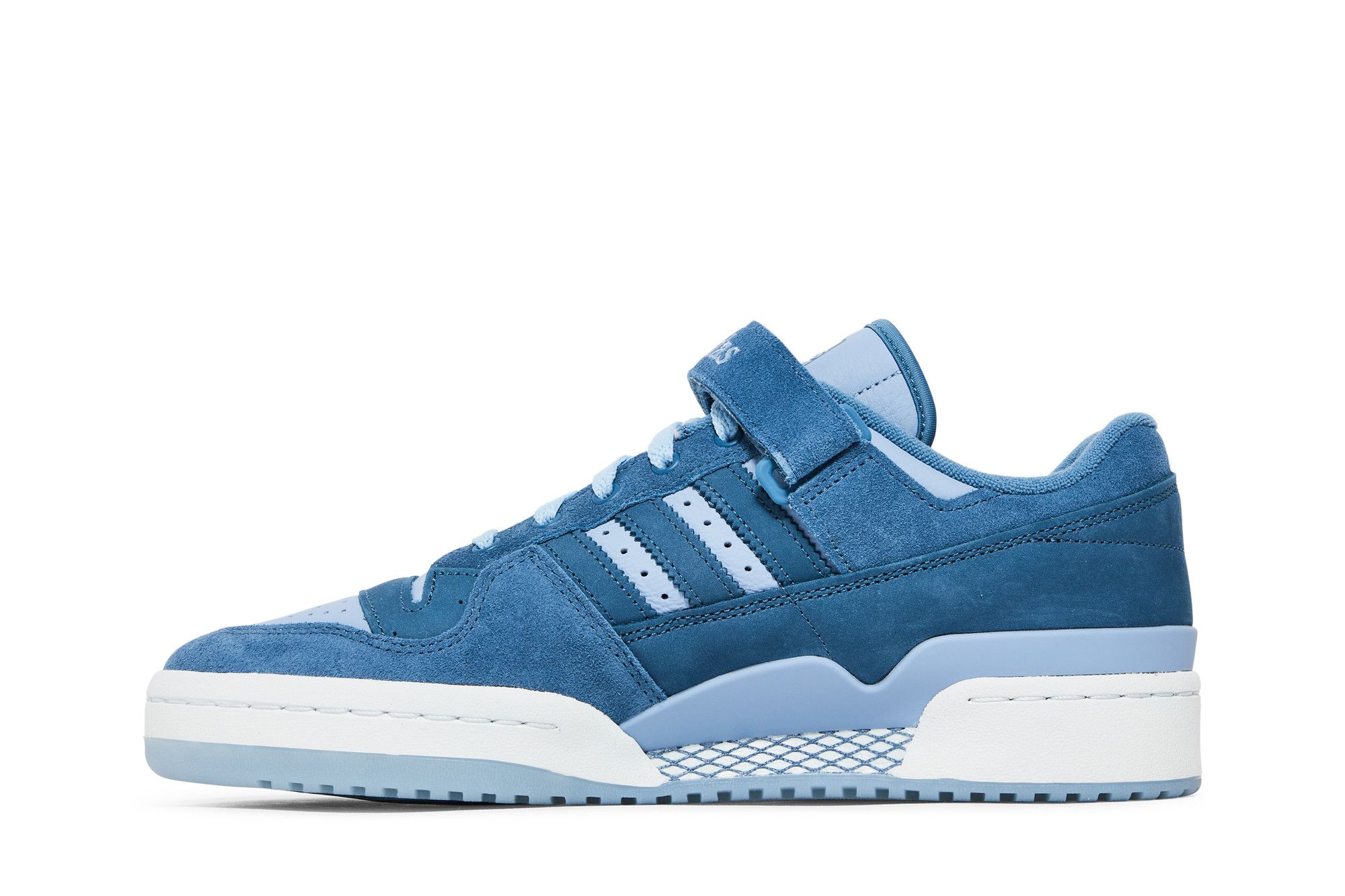 Size 11.0 Forum Low 'Ambient Sky'