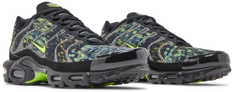 Nike Air Max Plus Sustainable   Black Volt