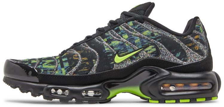 Nike Air Max Plus Sustainable   Black Volt