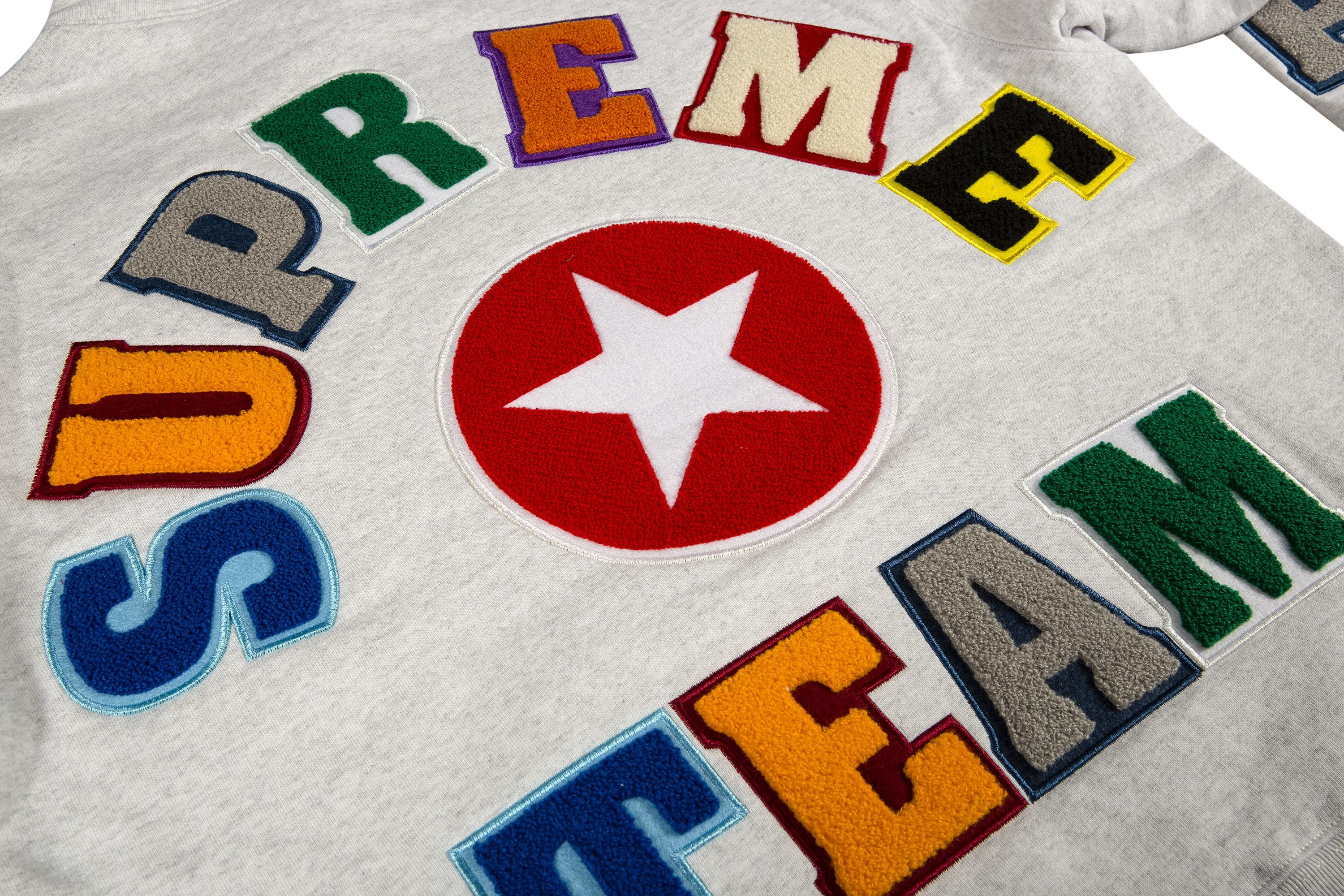 シュプリーム★チームフーディ★Team Chenille HoodedSweatshirt シュプリーム☆チームフーディ☆Team Chenille HoodedSweatshirt