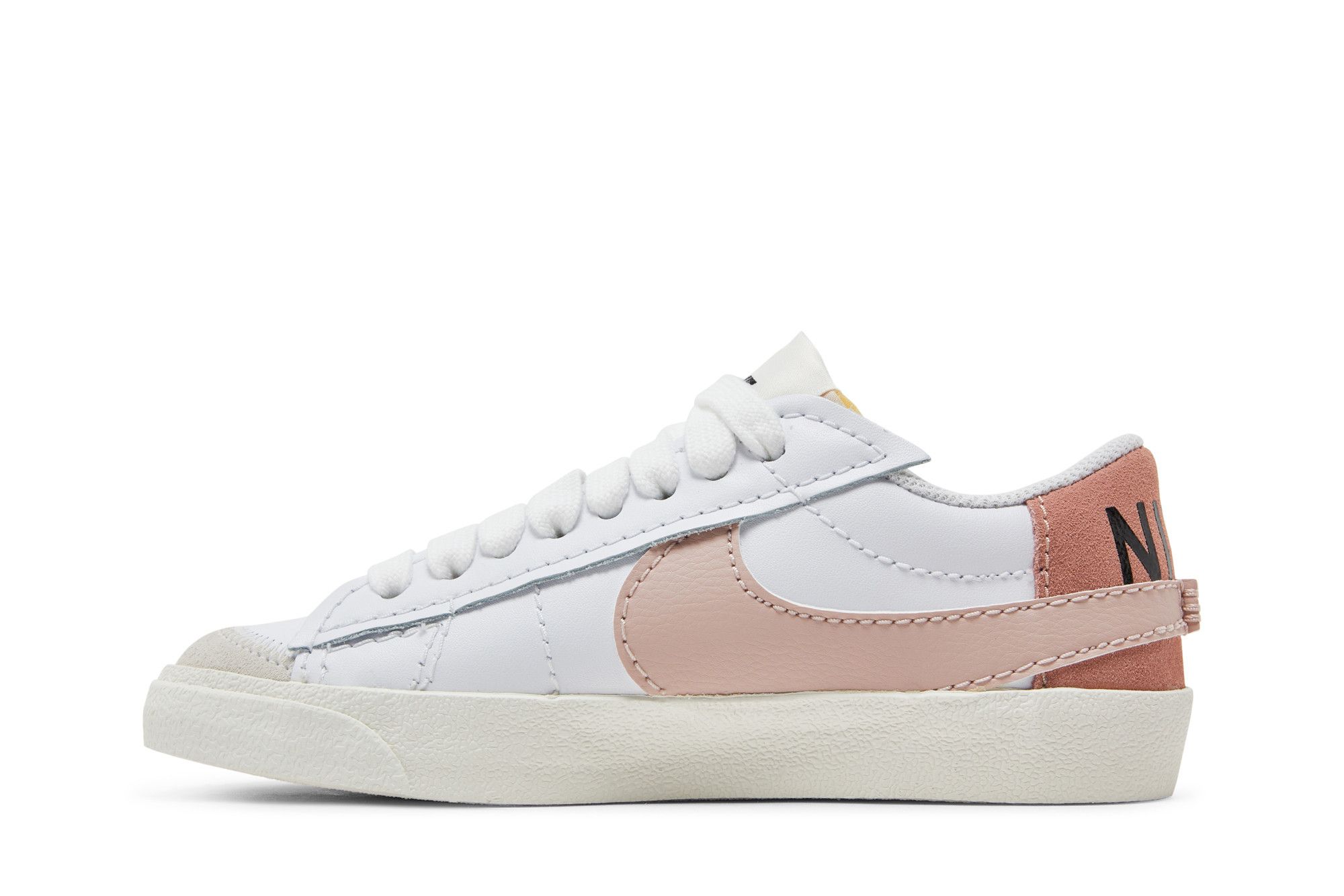 Nike blazer low white pink store