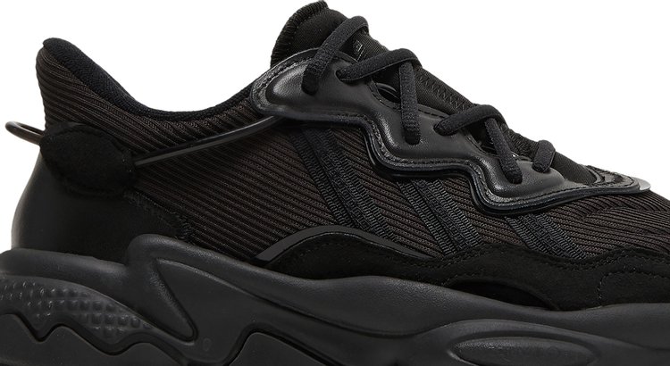 Ozweego Triple Black