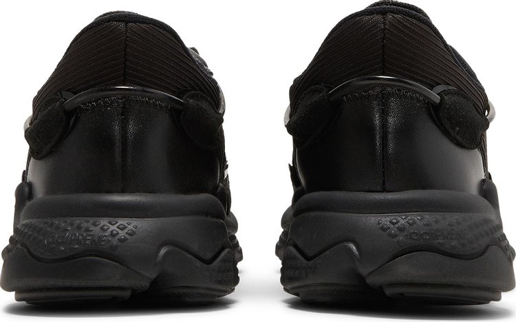 Ozweego Triple Black