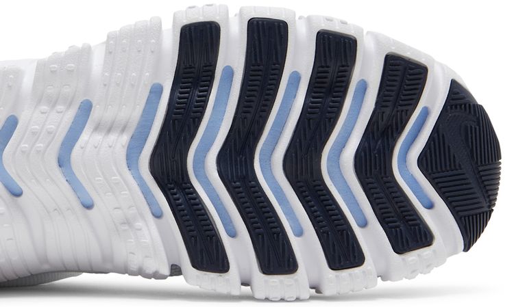 Nike Wmns Free Metcon 4 Pure Platinum Metallic Gold Coin