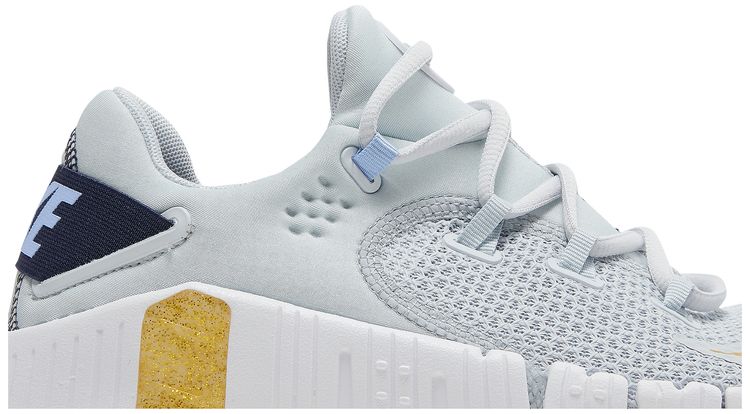 Nike Wmns Free Metcon 4 Pure Platinum Metallic Gold Coin