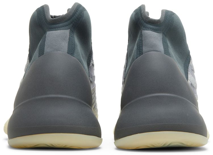 Adidas Yeezy Quantum Mono Carbon