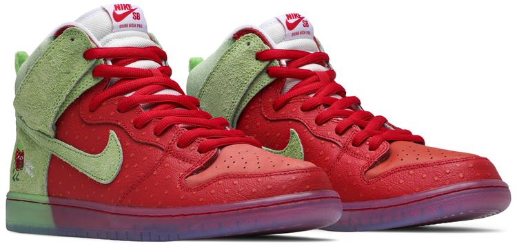 Nike Dunk High SB Strawberry Cough Special Box