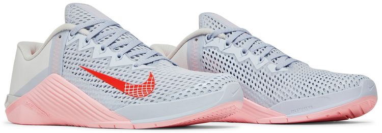 Nike Wmns Metcon 6 Football Grey Arctic Punch