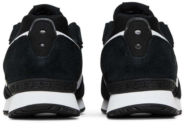 Nike Venture Runner Wide Black White