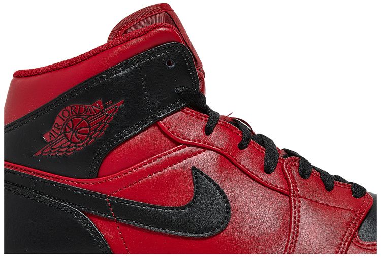 Air Jordan 1 Mid Reverse Bred