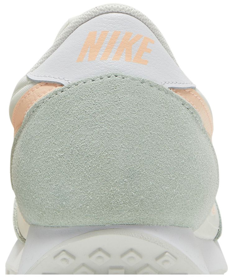 Nike Wmns Daybreak Barely Green Crimson Tint