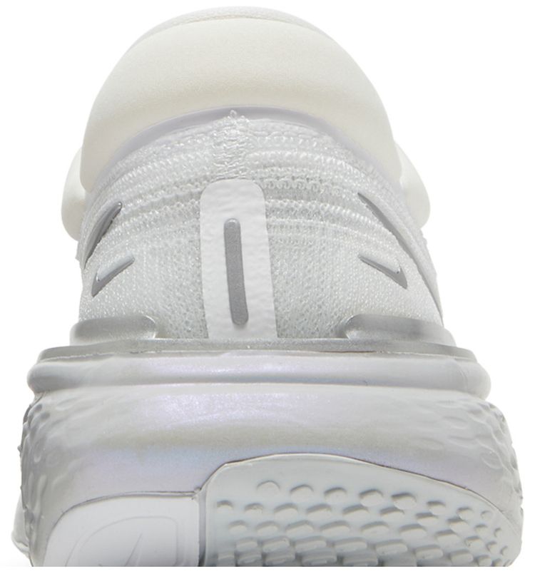 Nike Wmns ZoomX Invincible Run Flyknit White Metallic Silver