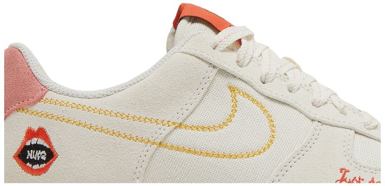 Nike Wmns Air Force 1 07 Peace