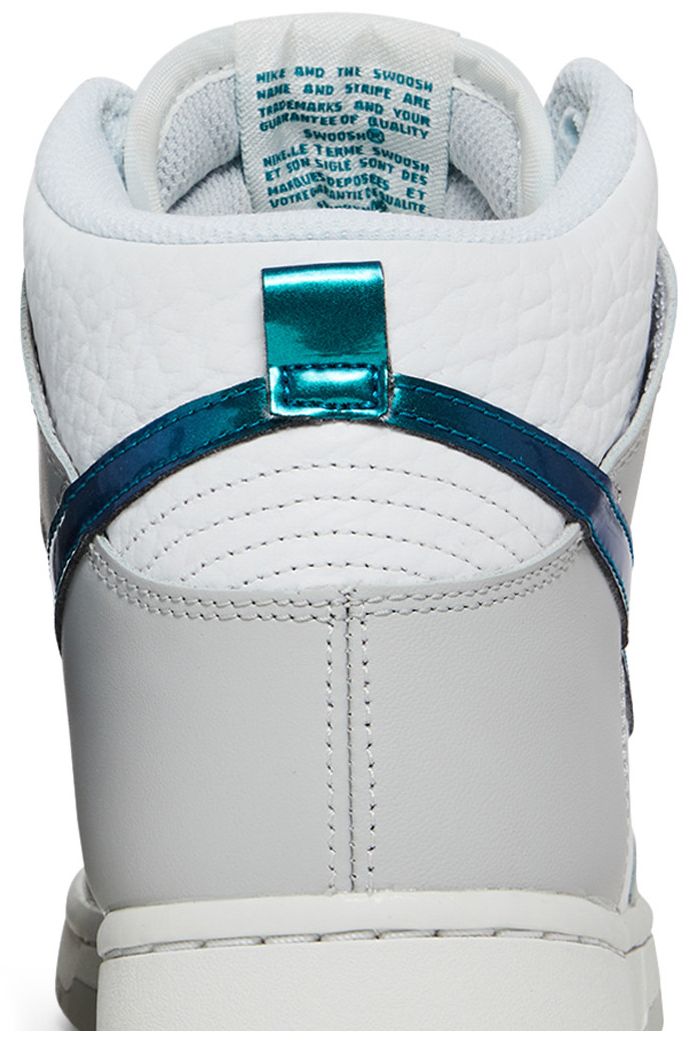 Nike Wmns Dunk High FLS