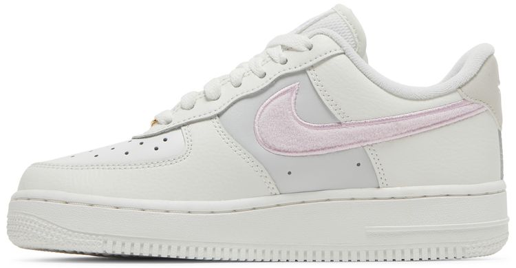 Nike Wmns Air Force 1 07 Chenille Swoosh