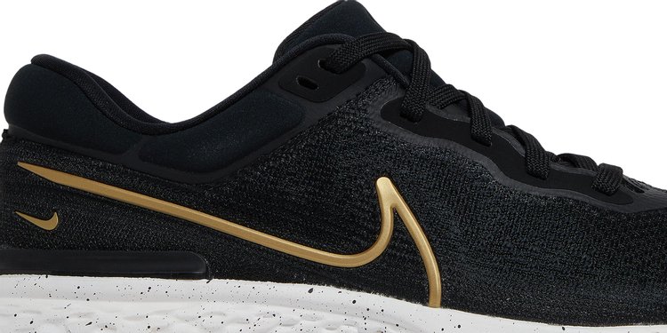 ZoomX Invincible Run Flyknit Black Metallic Gold