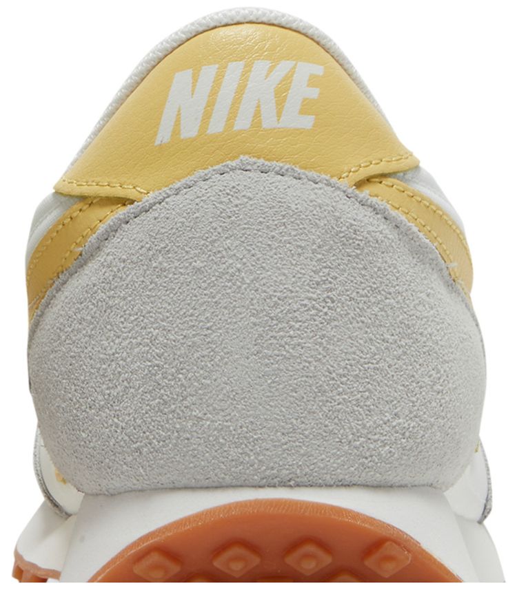 Nike Wmns Daybreak Summit White Saturn Gold