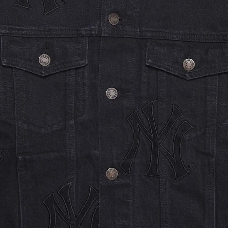 Supreme x New York Yankees Denim Trucker Jacket Washed Black