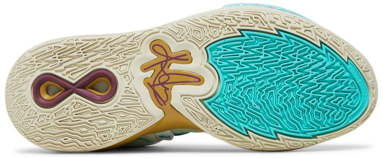 Sue Bird x Kyrie Infinity Golden Tribute