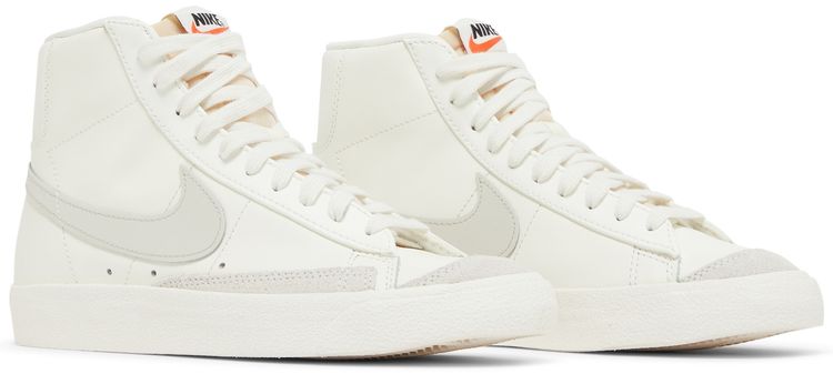 Nike Wmns Blazer Mid 77 Vintage Sail Light Bone