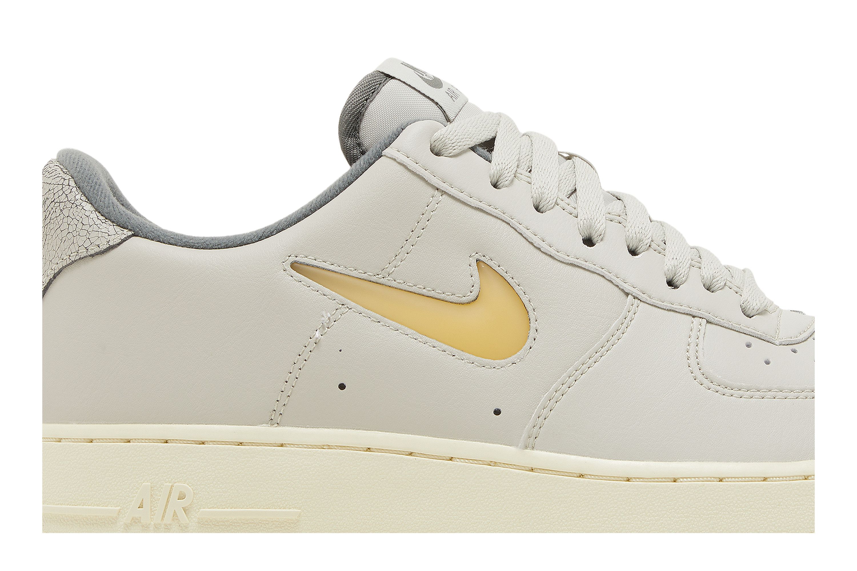 充满童趣的Nike Air Force 1'07 LX「撕撕乐」配色将于本月发售