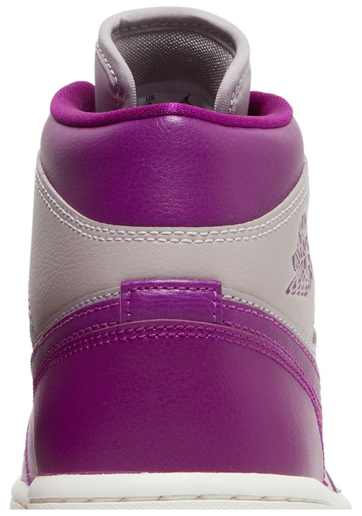 Wmns Air Jordan 1 Mid Magenta