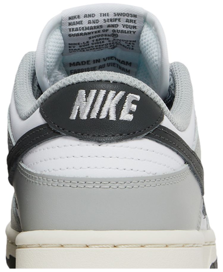 Nike Wmns Dunk Low Light Smoke Grey
