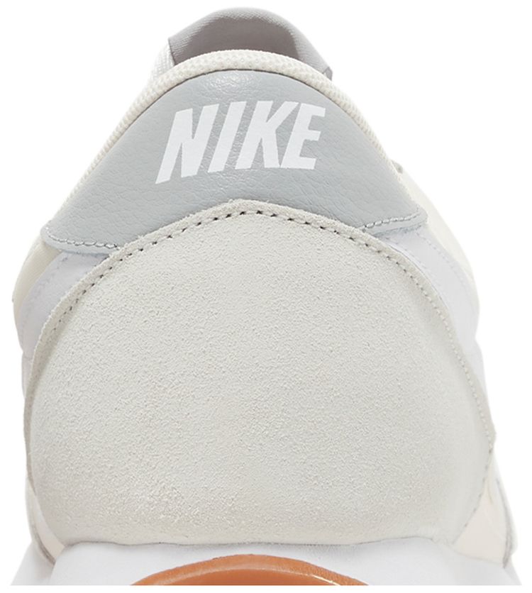 Wmns Daybreak White Gum