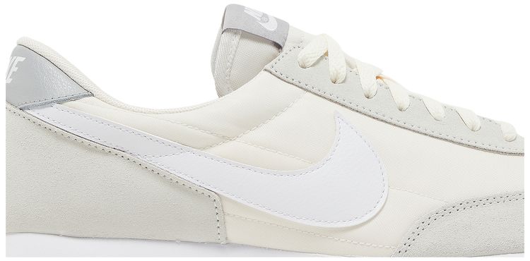 Wmns Daybreak White Gum
