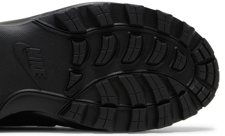 Nike Manoadome Triple Black