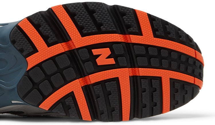 New Balance 725 Dark Grey