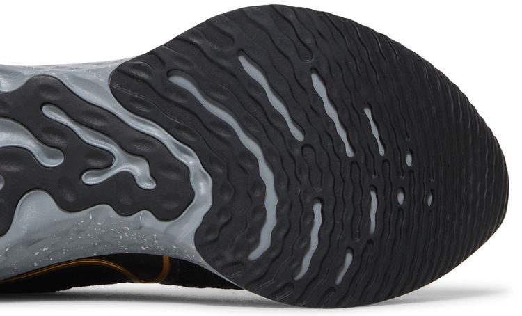Nike React Infinity Run Flyknit 2 Black Metallic Gold