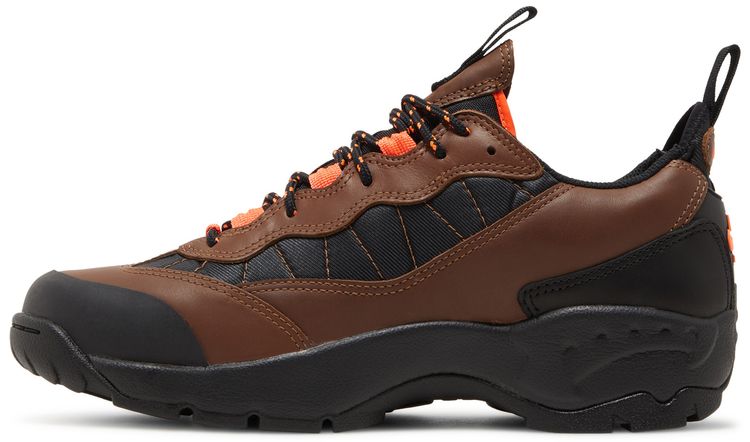 Nike ACG Air Mada Bison