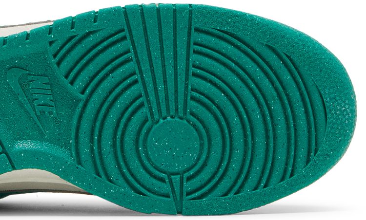 Nike Wmns Dunk Low SE 85