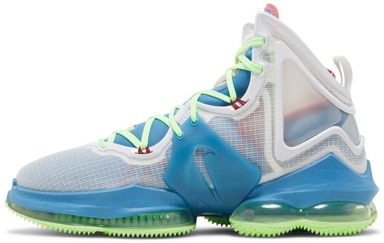 LeBron 19 Tropical