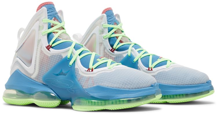 LeBron 19 Tropical