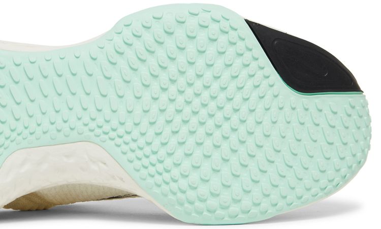 ZoomX Invincible Run Flyknit 2 Sail