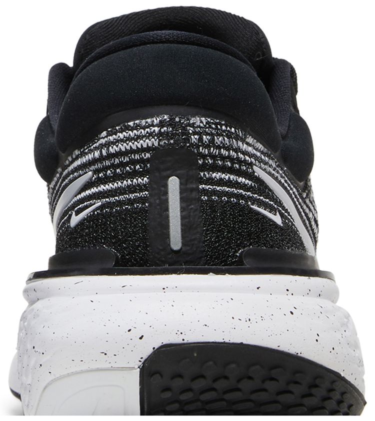 Nike Wmns ZoomX Invincible Run Flyknit White Black