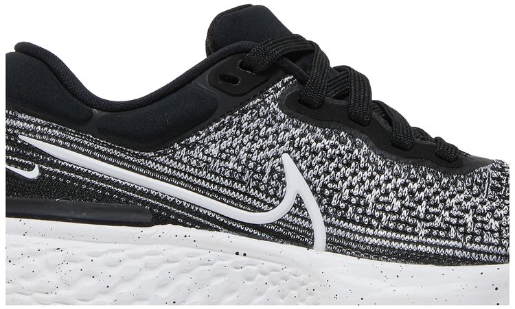 Nike Wmns ZoomX Invincible Run Flyknit White Black