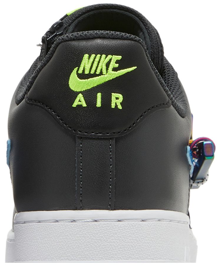 Nike Air Force 1 07 Premium Carabiner