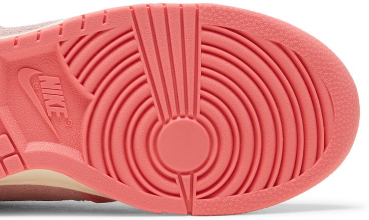 Nike Wmns Dunk High Hoops