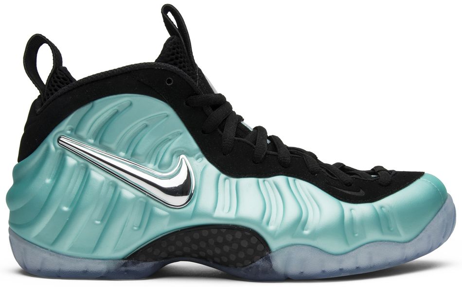 foamposite island green on feet