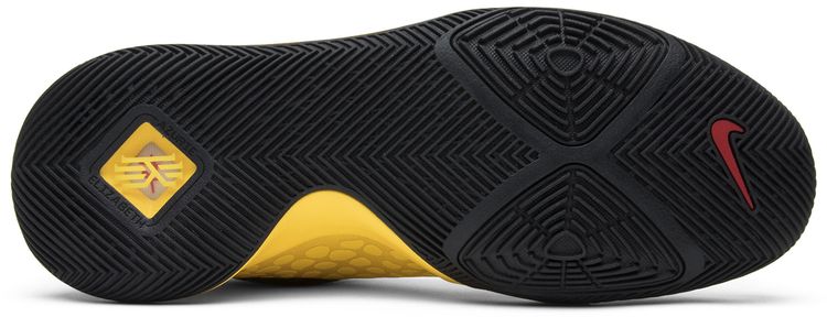 Nike Kyrie 3 Mamba Mentality