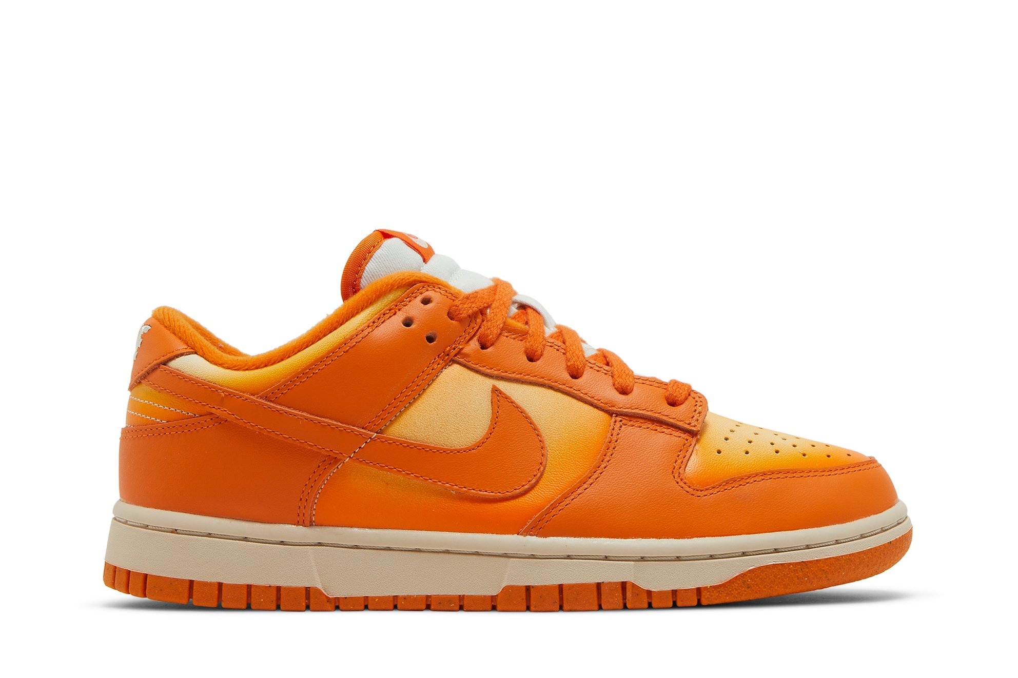 Wmns Dunk Low 'Magma Orange'