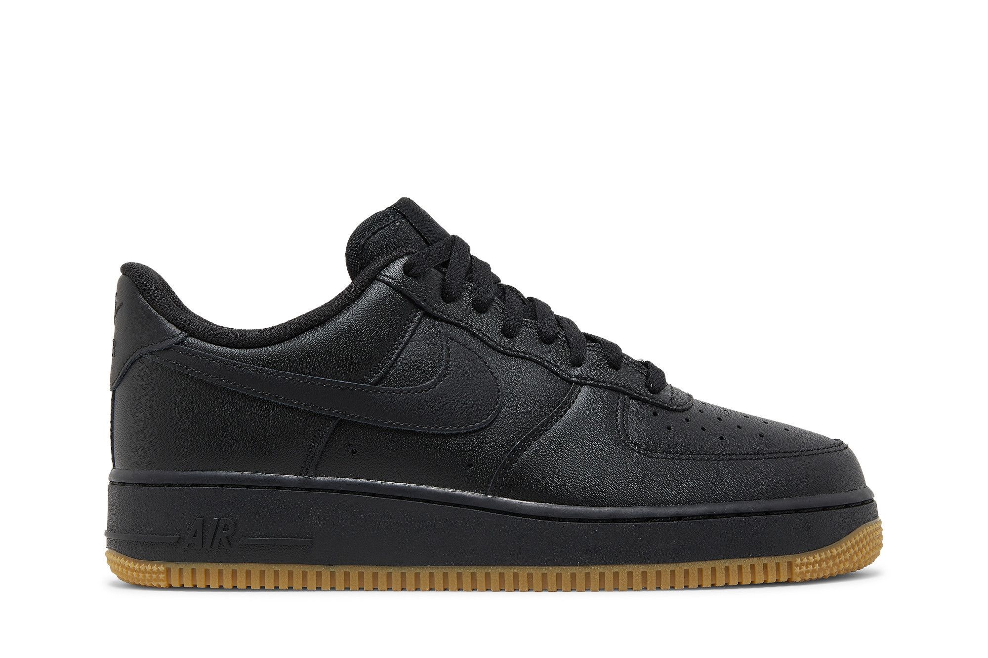 Nike air force 1 07 black shop gum sole